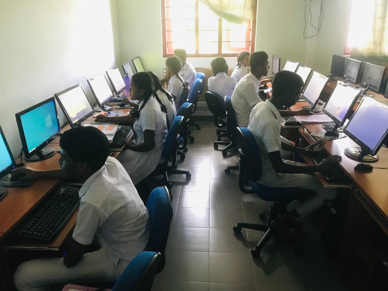 தகவல் தொடர்பாடல் குழுமம்